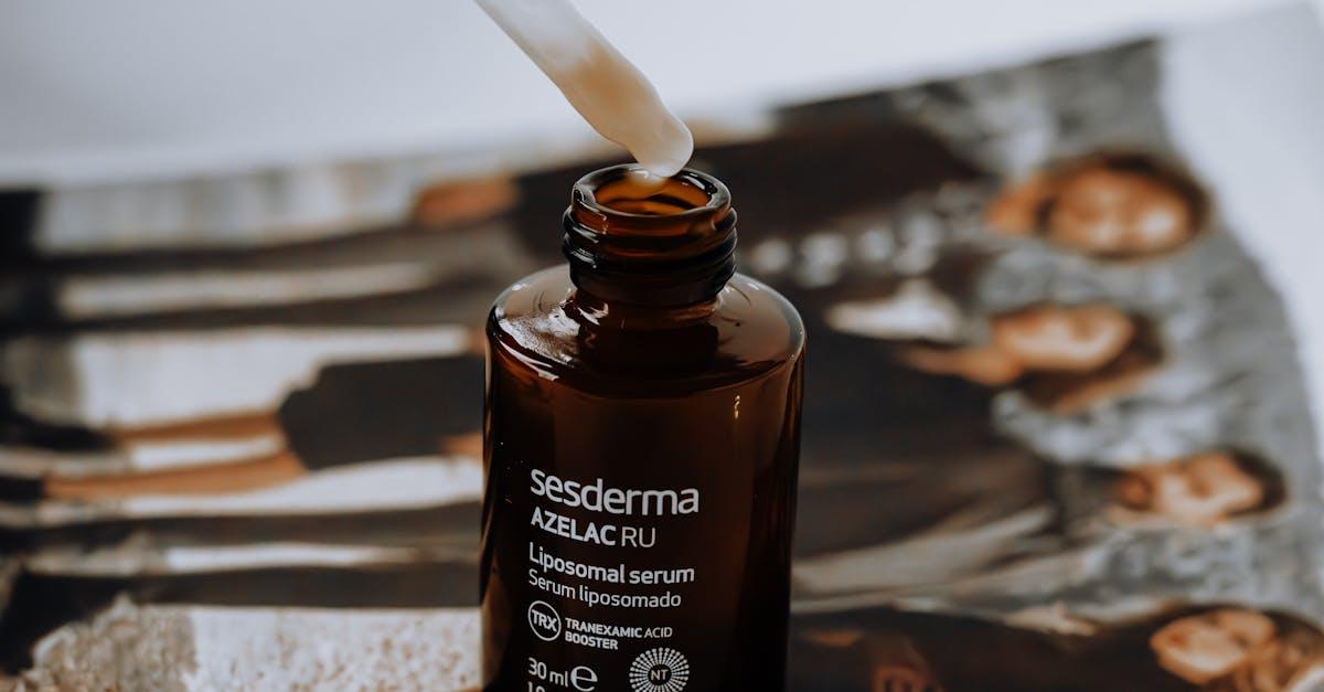 Zielona tarcza dla cery: szałwiowe serum, które przywraca balans i blask