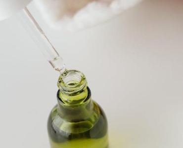Kropla magnolii dla cery wrażliwej: serum, które wycisza, rozświetla i chroni