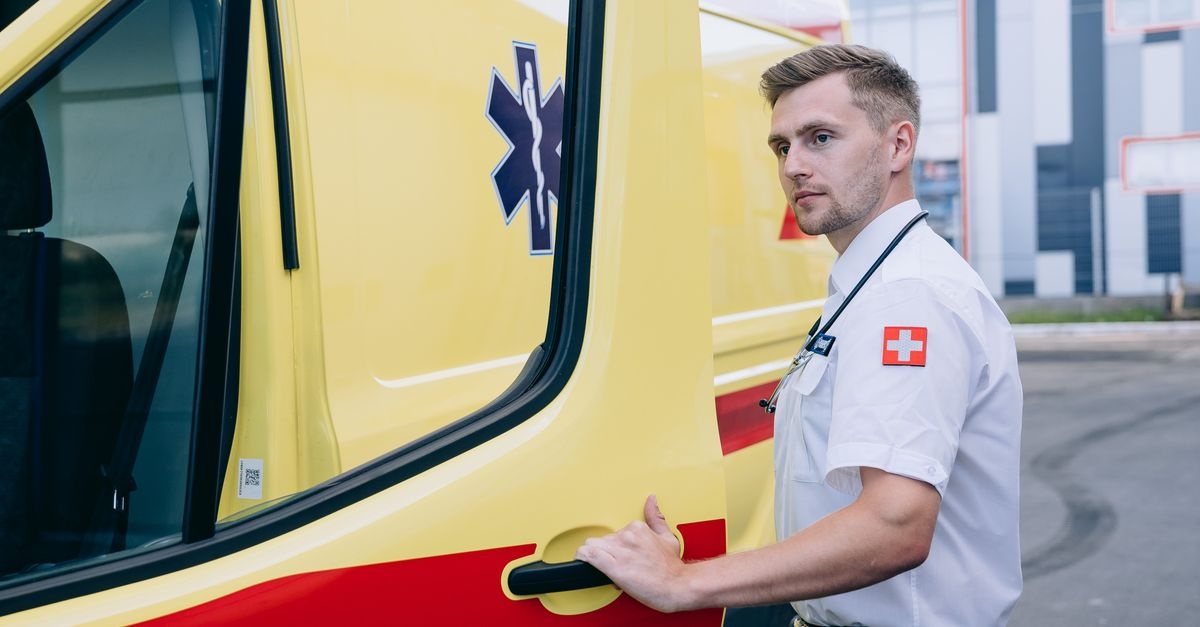 Sekundy decydują: pierwsze kroki przy udarze krwotocznym mózgu